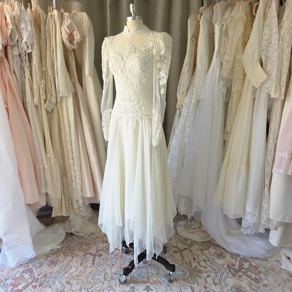 Vintage 80s 90s Fairycore Wedding Dress Size XS Lace Whimsical Handkerchief Hem